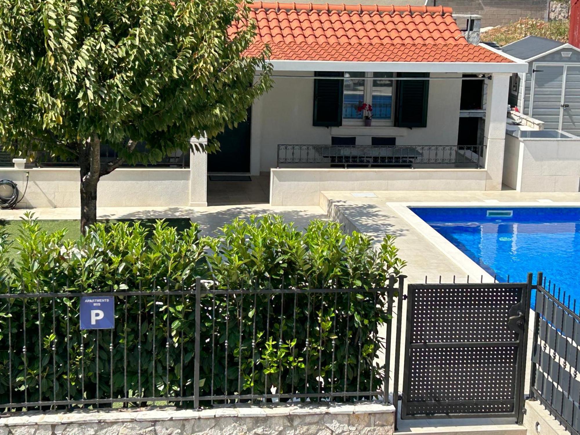 Apartments Iris Marina Εξωτερικό φωτογραφία